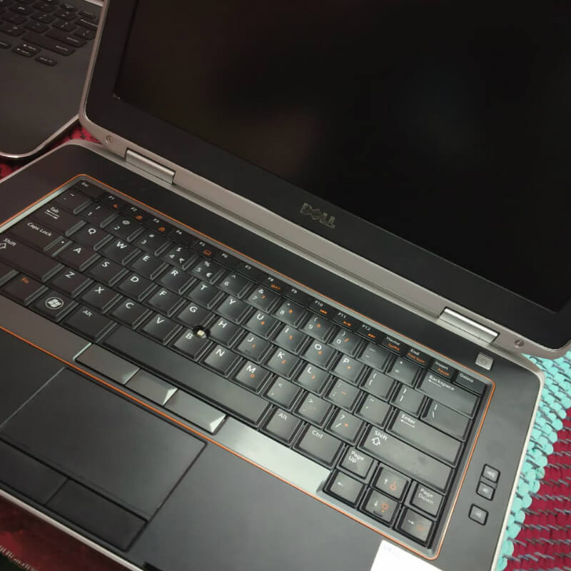 Dell i7 Laptop 2.80ghz turbo 4Ghz 14- HD 6gb Ram 600gb HDD